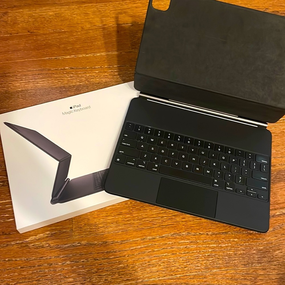 Apple Magic Keyboard for 12.9-inch iPad Pro (Previous Version) - US English